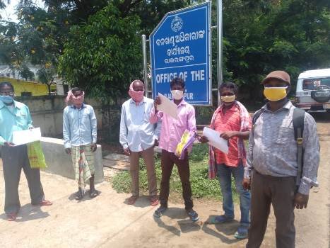 ଜଙ୍ଗଲ ସୁରକ୍ଷା ଅଧିକାର କୁ ନେଇ ଡିଏଫଓ କାର୍ଯ୍ୟାଳୟରେ ଅଭିଯୋଗ