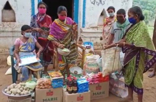 ମା ବରାଳଦେବୀ ନାରୀ ମହାସଂଘ ତରଫରୁ ଶୁଖିଲା ଖାଦ୍ୟ ବଣ୍ଟନ
