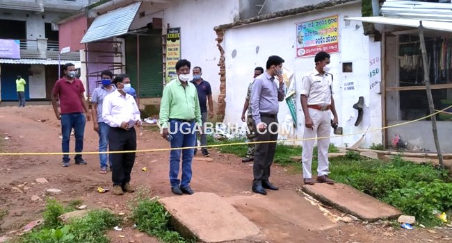 ଦାରିଙ୍ଗବାଡି ଷ୍ଟେଟବ୍ୟାଙ୍କର କର୍ମଚାରୀ କରୋନା ପଜିଟିଭ ଚିହ୍ନଟ ଦାରିଙ୍ଗବାଡ଼ି ପ୍ରଶାସନ ତରଫରୁ ବ୍ୟାଙ୍କକୁ ସିଲ କରାଗଲା