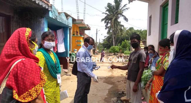 ଗଞ୍ଜାମ ପାଞ୍ଚନମ୍ବର ୱାର୍ଡରେ ଘର ଘର ବୁଲି ସ୍କାନକଲେ ଡାକ୍ତରଟିମ