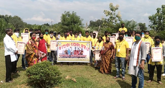 ଉଦ୍ଧାର ଫାଉଣ୍ଡେସନ ତରଫ ରୁ କରୋନI ଯୋଦ୍ଧା ସମ୍ମାନ ପ୍ରଦାନ