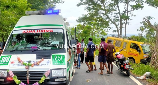 ନିଶାଗ୍ରସ୍ତ ଡ୍ରାଇଭରଙ୍କ ଯୋଗୁଁ କୋଭିଡ୍ କେୟାର୍ ଗାଡି ଦୁର୍ଘଟଣାଗ୍ରସ୍ତ