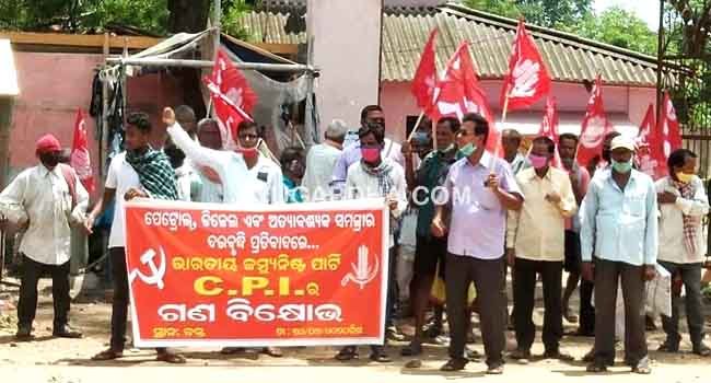ପେଟ୍ରୋଲ, ଡିଜେଲ ଦରବୃଦ୍ଧିରେ ବନ୍ତ ସିପିଆଇର ବିକ୍ଷୋଭ