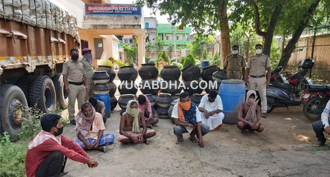 ଦେଶୀ ମଦ ଭାଟି ଉପରେ ପୋଲିସ ଚଢ଼ାଉ ୯ ଗିରଫ
