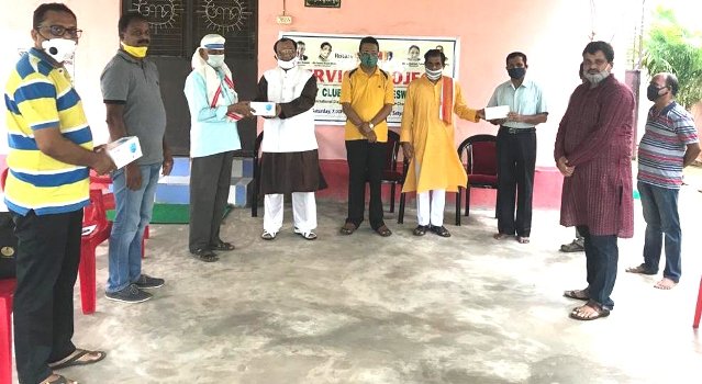 ରୋଟାରୀ କ୍ଲବ ଉତ୍କଳ ପକ୍ଷରୁ ମାକ୍ସ ବଣ୍ଟନ