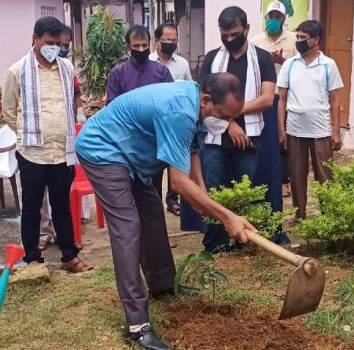 ନିୟୁ ଏଜି କଲୋନୀ ରେଜିଡ଼େନ୍ସି କମିଟି ଓ ତୁଷାର ଚାରିଟେବୁଲ ଟ୍ରଷ୍ଟ ତରଫରୁ ବୃକ୍ଷରୋପଣ
