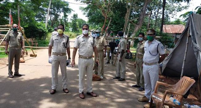 ବୁଗୁଡା ପୋଲିସ ଦ୍ୱରା ନୟାଗଡ଼ ଜିଲ୍ଲାକୁ ସଂଯୋଗ କରୁଥିବା ରାସ୍ତାକୁ ସିଲ