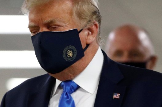 ଶେଷରେ ମାସ୍କ ପିନ୍ଧିଲେ ଟ୍ରମ୍ପ