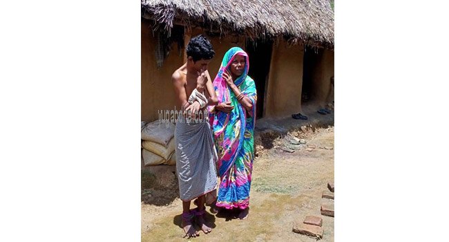 ଏକ ମାତ୍ର ପୁଅର ହାତ ଗୋଡରେ ବେଡି