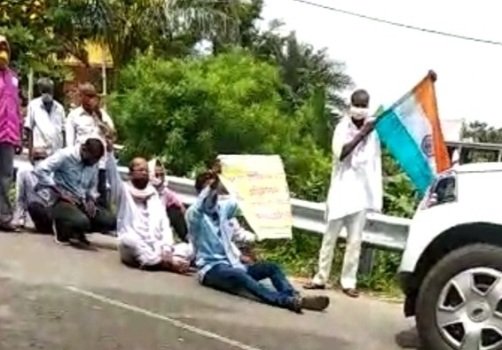 ଅଭାବି ଧାନବିକ୍ରୀ ଓ ଫନି ସହାୟତା ବଂଟନ ନହେବା ପ୍ରତିବାଦରେ ନବନିର୍ମାଣ କୃଷକ ସଂଗଠନ ପକ୍ଷରୁ ରାସ୍ତାରୋକ