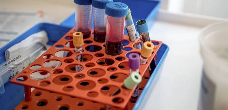 ଗାଁକୁ ଅଡୁଆ କ୍ୱାକ, କରୋନା ଲକ୍ଷଣ ରୋଗୀଙ୍କୁ ଦେଉଛନ୍ତି ଔଷଧ