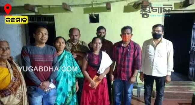 ମ୍ୟାଟ୍ରିକ୍‍ ଟପ୍ଟରଙ୍କ ଉଚ୍ଚ ଶିକ୍ଷାପାଇଁ ସହାୟତାର ହାତ ବଢାଇଲେ ପୁଲିସ ଅଧିକାରୀ