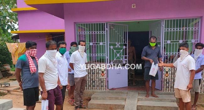 ଶ୍ରୀ ଶ୍ରୀ ଶୀତଳେଶ୍ୱର ୟୁଥ କ୍ଲବ ପକ୍ଷରୁ କରୋନା କିଟ ବଂଟନ