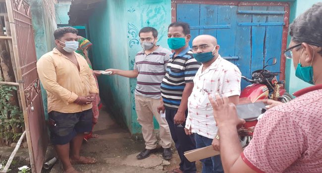 ମୃତ ଶିକ୍ଷକଙ୍କ ପରିବାରକୁ ସହାୟତା