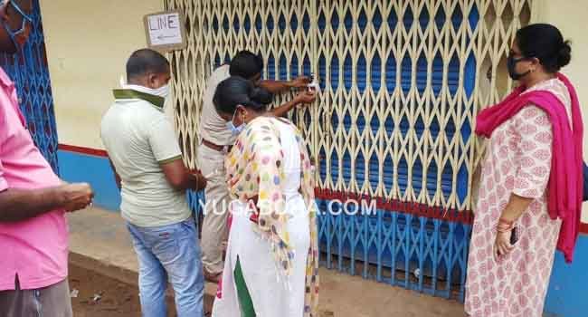 ପାଇକାରୀ ତେଜରାତି ଦୋକାନକୁ ସିଲ୍ କଲା ପ୍ରଶାସନ: ଚିନ୍ତାରେ ଖାଉଟି