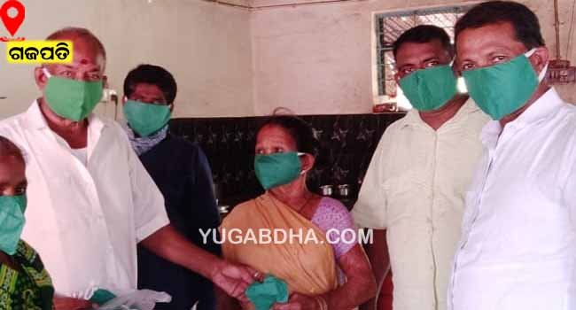 ବ୍ରହ୍ମପୁର ସାଂସଦଙ୍କ ଜରିୟାରେ ମାସ୍କ୍ ବଣ୍ଟନ