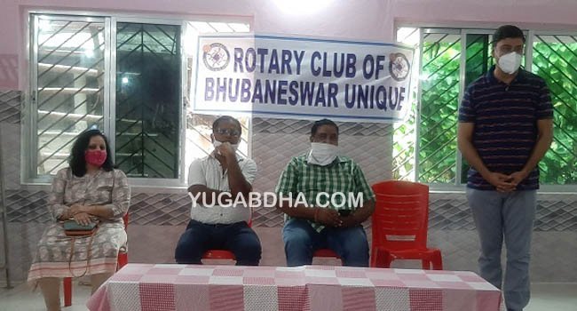 ଚକ୍ଷୁ ଚିକିତ୍ସାଳୟ ଦ୍ୱାରା ମାକ୍ସ ଓ ରେନକୋଟ ବଂଟନ