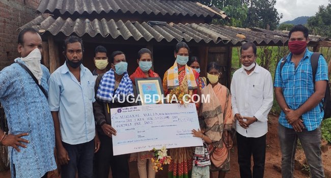 ଟପ୍ପର ମିନାକ୍ଷୀ ମଲିକଙ୍କୁ ୧ ଲକ୍ଷ ୧୦ ହଜାର ଟଙ୍କାର ଆର୍ଥିକ ସହାୟତା