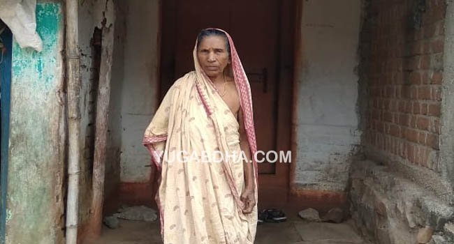 ଆବାସ ଯୋଜନା ରୁ ବଞ୍ଚିତ ମୁଖ୍ୟମନ୍ତ୍ରୀ ଙ୍କ ନିର୍ବାଚନ ମଣ୍ଡଳୀର ବୃଦ୍ଧା