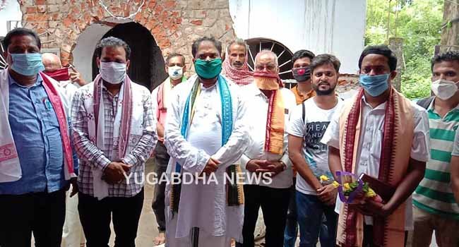 କୋଭିଡ-୧୯ ନିୟମକୁ ସଂପୂର୍ଣ୍ଣ ଉଲ୍ଲଙ୍ଘନ କରି ନୂତନ ବିଜେଡି ଯୁଗ୍ମ ସମ୍ପାଦକଙ୍କ ସମ୍ବର୍ଦ୍ଧନା ସଭା