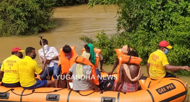 ବନ୍ୟା ପିଡ଼ିତ ଙ୍କୁ ଉଦ୍ଧାର କଲା ସ୍ଥାନୀୟ ପ୍ରଶାସନ