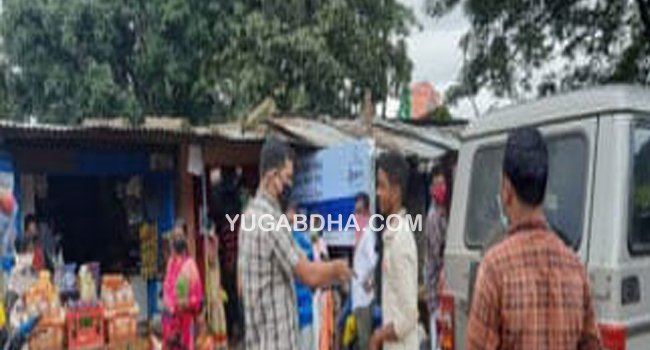 ସିମନବାଡ଼ି ବଜ଼ାରରେ ଲୋକେ ମାନୁନାହାନ୍ତି ସାମାଜିକ ଦୂରତା