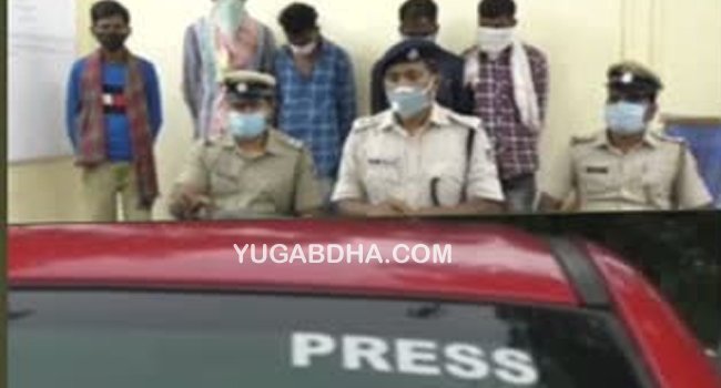 କାର୍‌ରେ ପ୍ରେସ୍‌ ଲେଖି କରୁଥିଲେ ଗଞ୍ଜେଇ ଚାଲାଣ: ୫ ଜଣଙ୍କୁ ବାନ୍ଧିଲା ପୋଲିସକାର୍‌ରେ ପ୍ରେସ୍‌ ଲେଖି କରୁଥିଲେ ଗଞ୍ଜେଇ ଚାଲାଣ: ୫ ଜଣଙ୍କୁ ବାନ୍ଧିଲା ପୋଲିସ