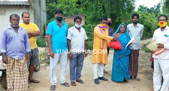 ବିଜେପି ପକ୍ଷରୁ ଗରିବଙ୍କୁ ଶୁଖିଲା ଖାଦ୍ୟ ବଣ୍ଟନ