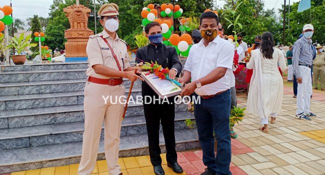 ସ୍ବାଧୀନତା ଦିବସ ଅବସର ରେ କରୋନା ଯୋଦ୍ଧାଙ୍କୁ ଜିଲ୍ଲାପାଳଙ୍କ ସମ୍ମାନ