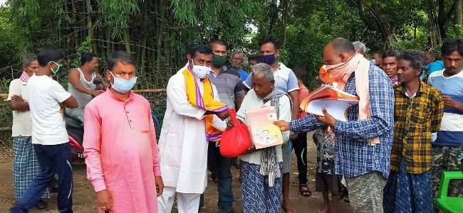 ବିଜେପି ପକ୍ଷରୁ ଗରିବଙ୍କୁ ଶୁଖିଲା ଖାଦ୍ୟ ବଣ୍ଟନ