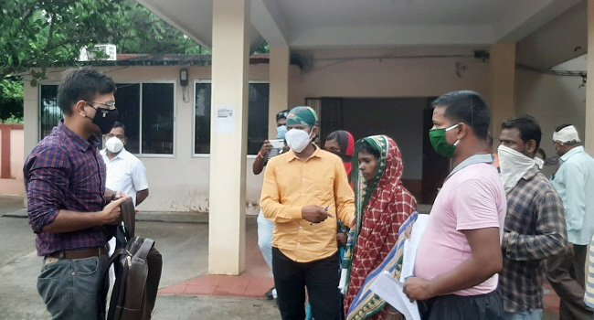 ଡିଲରଙ୍କ ଜୁଲମ ଓ ଘୋଟାଲା ବିରୋଧରେ ଜିଲ୍ଲାପାଳଙ୍କୁ ଅଭିଯୋଗ