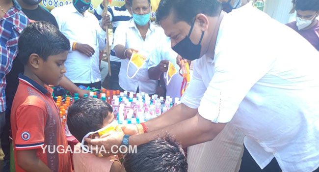 ପବିତ୍ର ବିଶ୍ୱକର୍ମା ପୂଜା ଅବସରରେ ବିଏମ୍‌ଏସ୍ ପକ୍ଷରୁ ମାସ୍କ ଓ ସାନିଟାଇଜର ବଣ୍ଟନ