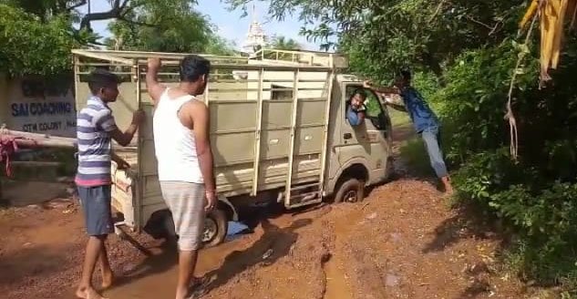 ରାସ୍ତା ର ଦୂରIବସ୍ତା କୁ ନେଇ ଅସନ୍ତୋଷ