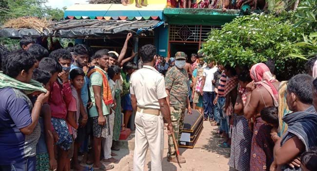 ବସ୍ ଦୁର୍ଘଟଣାରେ ମୃତ ନାରାୟଣ ଓ ସୁଶାନ୍ତଙ୍କ ଶବ ନିଜ ଗ୍ରାମରେ ପହଞ୍ଚିଲା
