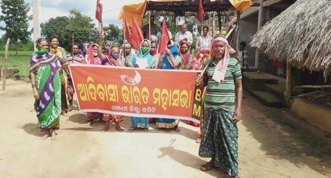 କୃଷକ ବିରୋଧୀ ଅଧ୍ୟାଦେଶ ଓ ବିଦ୍ୟୁତ ସଂଶୋଧନ ବିଲ୍ ପ୍ରତ୍ୟାହାର ପାଇଁ ଆଦିବାସୀଙ୍କ ବିରୋଧ