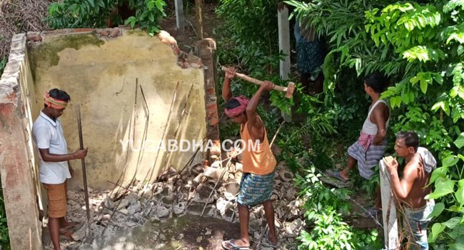 ସମାଜସେବୀଙ୍କ ଘର, ଶୌଚାଳୟ ଭାଙ୍ଗିଲେ ଦେଶୀ ମଦମାଫିଆ