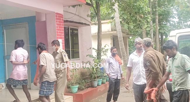 ଦିନରେ ଘୁଷୁରି ଚରାଳି ରାତିରେ ଚୋରି