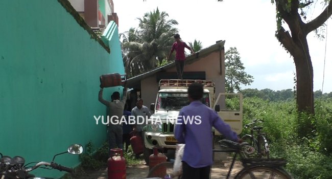 ଢେଙ୍କିକୋଟ୍ ଅଂଚଳରେ ଭିତିରିଆ ଚାଲିଛି ଗ୍ୟାସ୍ କଳାବଜାରୀ