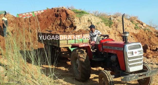 ବେଆଇନ ମୋରମ ଚାଲାଣ ୨ ଟ୍ରାକ୍ଟରରୁ ୧୪ ହଜାର ଜୋରିମାନା ଆଦାୟ