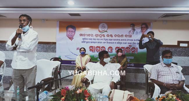 ବରିଷ୍ଠ କଂଗ୍ରେସ ନେତା ଭକ୍ତ ଚରଣ ଦାସ ଙ୍କୁ ସମ୍ବର୍ଧନା