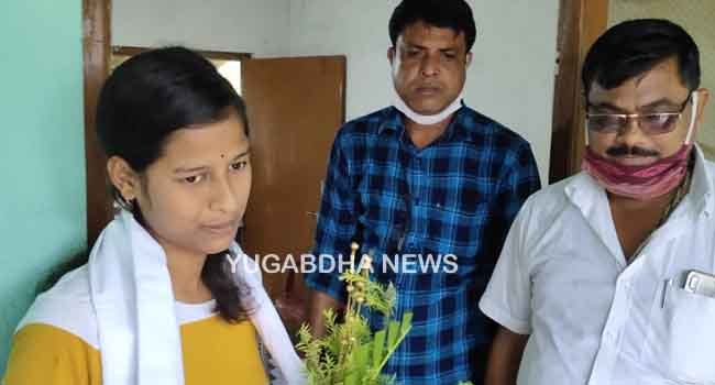 ଭୋକେସନାଲରେ ଟପ୍ପର ଛାତ୍ରୀଙ୍କୁ ବ୍ଲକ ଅଧ୍ୟକ୍ଷଙ୍କ ସମ୍ବର୍ଦ୍ଧନା