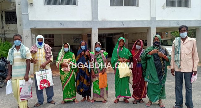 ଋାସନକାର୍ଡରୁ ବଞ୍ଚିତ ହିତାଧିକାରୀମାନେ ଜିଲ୍ଲାପାଳଙ୍କ ଦ୍ୱାରସ୍ଥ 