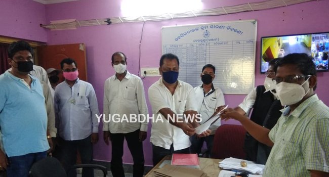 ସାରର ଅଭାବୀ ବିକ୍ରିକୁ ବନ୍ଦ କରିବା ଏବଂ ଉଚିତ୍ ମୂଲ୍ୟରେ ଚାଷୀଙ୍କୁ ଯୋଗାଇ ଦେବା ପାଇଁ ବିଜେପିର ଦାବିପତ୍ର