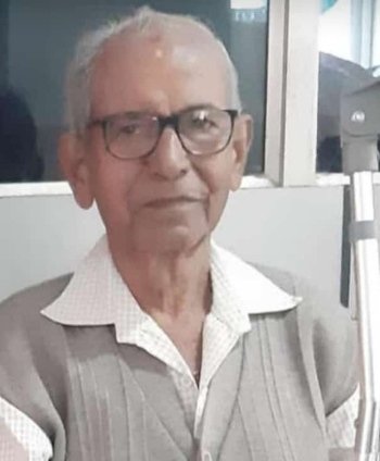 ଭାରତର ପ୍ରଥମ ପ୍ରଧାମନ୍ତ୍ରୀ ଜବାହାର ଲାଲ ନେହେରୁଙ୍କୁ ଜିପରେ ବସାଇ ହୀରାକୁଦ ଓ ଟିକରପଡା ନେଇଥିବା ଡ୍ରାଇଭର କିଶୋରଙ୍କ ଦେହାନ୍ତ ।