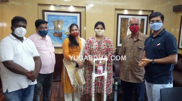 ରୋଟାରୀ ପକ୍ଷରୁ ସାନିଟାଇଜର ପ୍ରଦାନ