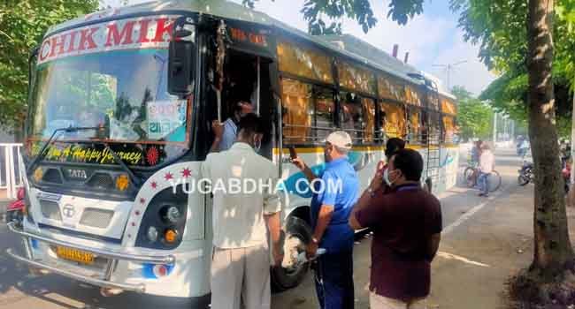 ଯାତ୍ରୀଙ୍କ ପାଇଁ ମାସ୍କ ପରିଧାନକୁ କଡ଼ାକଡ଼ି କଲେ ତହସିଲଦାର