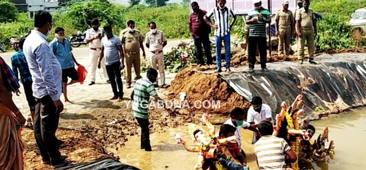 ଅସ୍ଥାୟୀ ପୋଖରୀରେ ମା' ଦୁର୍ଗାଙ୍କ ମୂର୍ତ୍ତି ବିସର୍ଜନ