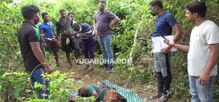 ସ୍ତ୍ରୀ ଆଗରେ ସ୍ୱାମୀ ଙ୍କୁ ନୃଶଂସ ଭାବେ ଧାନ କ୍ଷେତରେ ହତ୍ୟା ଘଟଣା;  ଘଟଣା ସ୍ଥଳରେ ଫରେନସିକ ଟିମ ସହିତ ସନ୍ଧାନୀ କୁକୁର ଓ  ଏସ.ଡି.ପି.ଓ ଙ୍କ ତଦନ୍ତ ଆରମ୍ଭ
