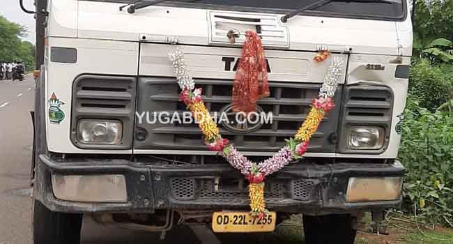 ବାଲିବୋଝଇ ଟ୍ରକ ମାଡିଲା; ଅଳ୍ପକେ ବର୍ତ୍ତିଲେ ନାବାଳକ