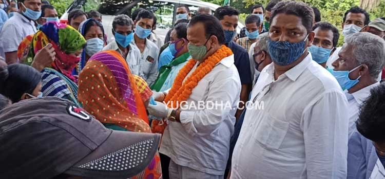୩୪ନଂ ଜୋନରେ ବିଜେଡି ପକ୍ଷରୁ ମାସ୍କ ବଣ୍ଟନ ଓ ସଚେତନ 
